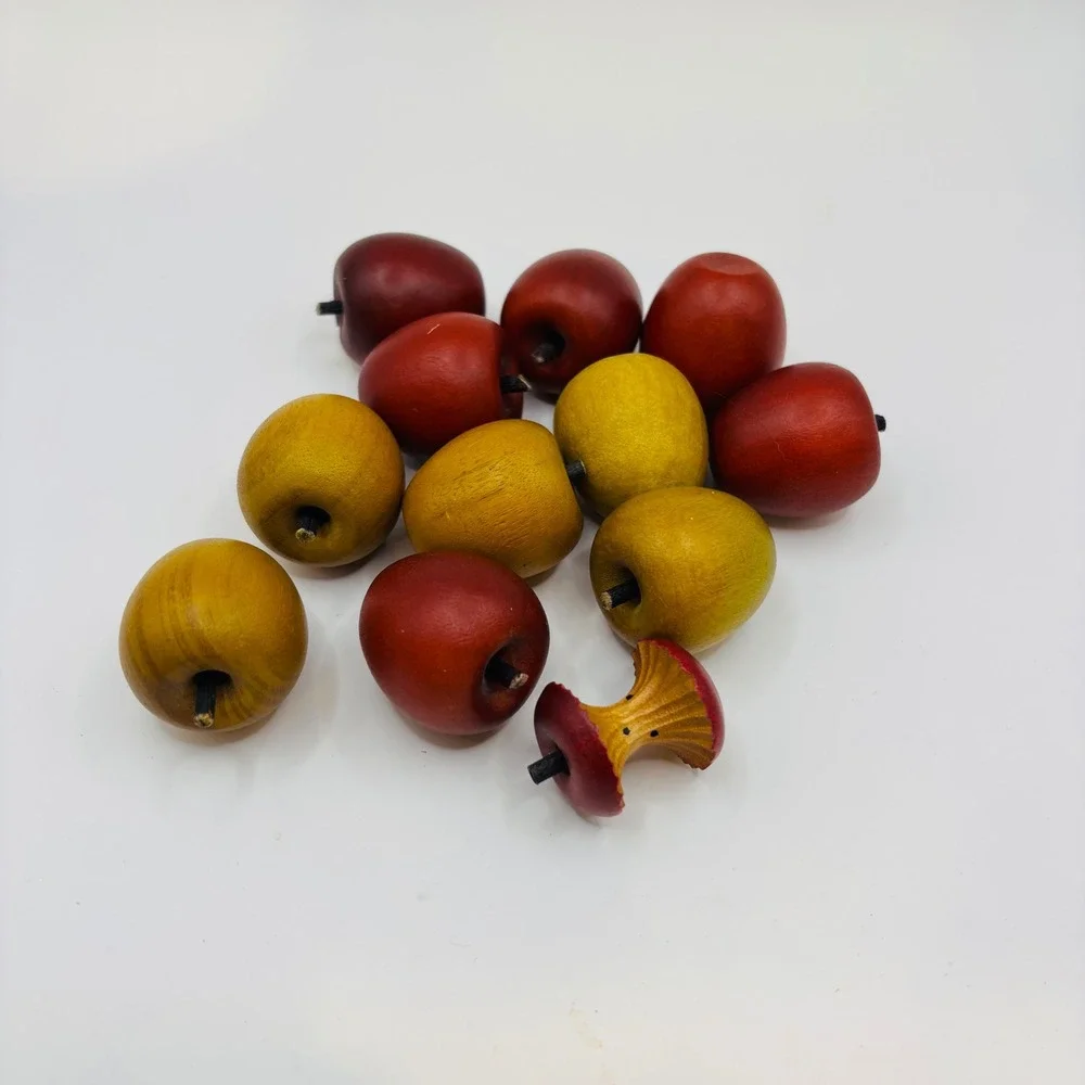 Vintage Miniature Woven Bamboo Basket with 13 Hand Painted Wooden Apples Decor‎